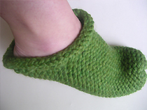 loomknittingdesigns.com - Classic Clog Style Slippers pattern